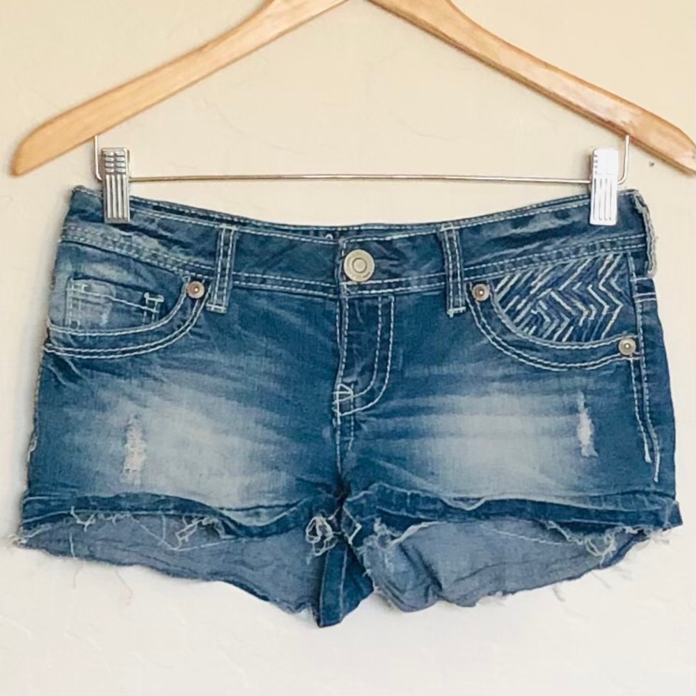 Amethyst  Stretchable Distressed Jean Shorts Sz 3